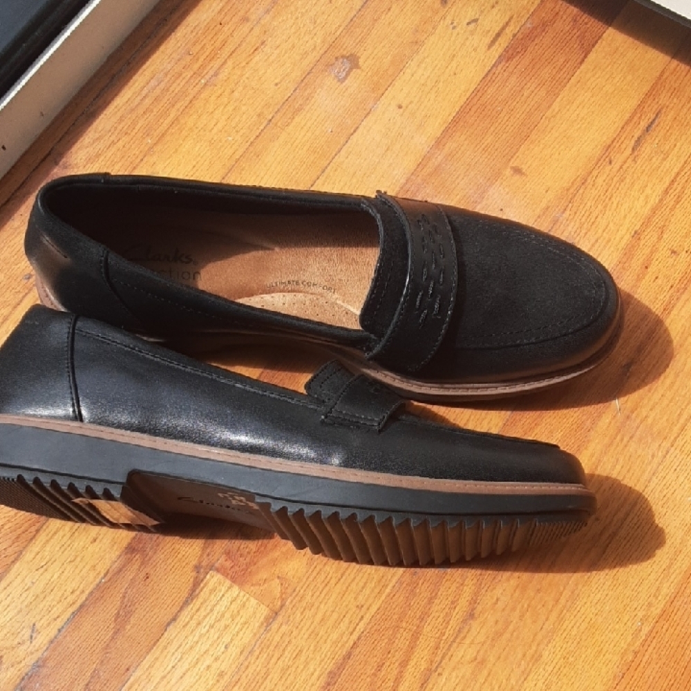 Clarks Shiny Black Loafers for Women New No Tags